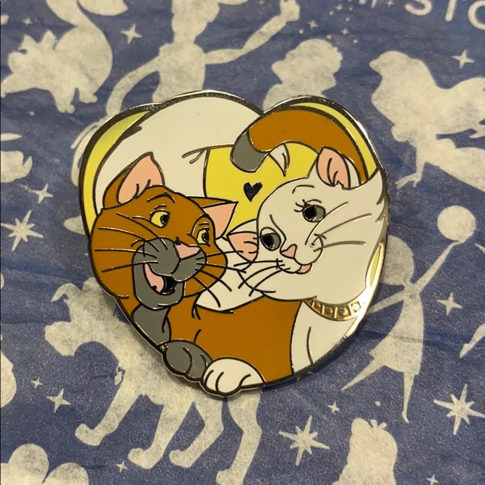 Disney Couples Duchess and Thomas O’Malley Pin